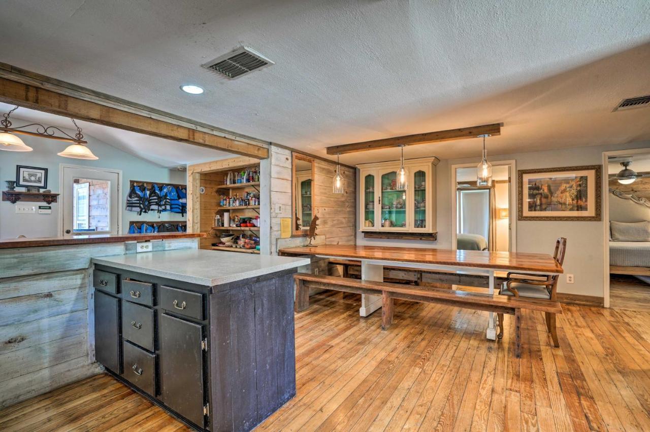 Waterfront Guadalupe River Lodge Home With Dock! Seguin Eksteriør billede