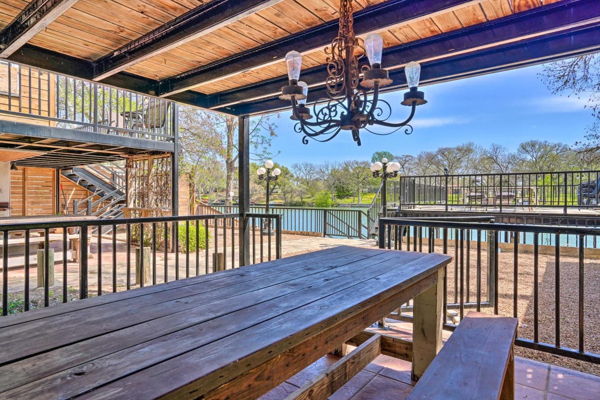 Waterfront Guadalupe River Lodge Home With Dock! Seguin Eksteriør billede